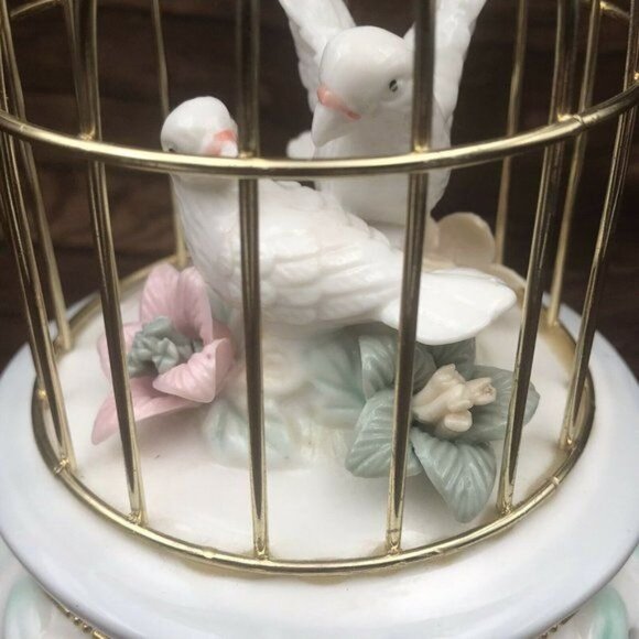 Trinket Box or Potpourri Holder Porcelain Doves in Gold-tone Cage on Hinged Lid - Picture 11 of 11